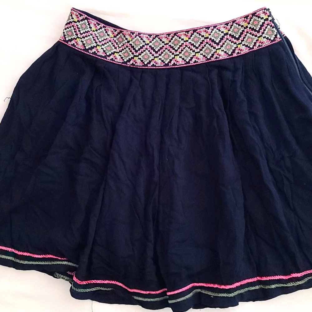 Miami Embroidered flowy navy mini skirt